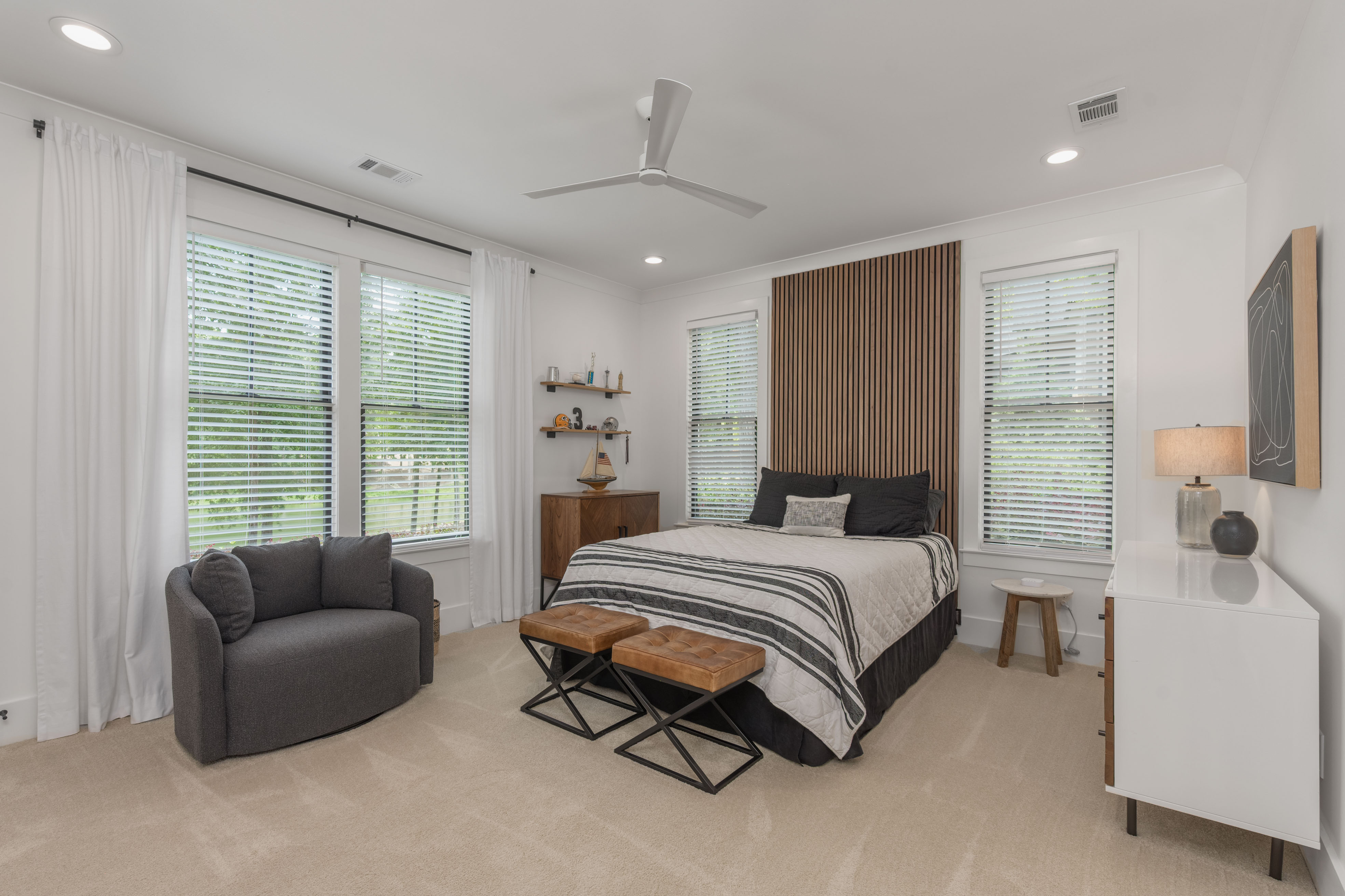 1041 Holt's Ferry image 45